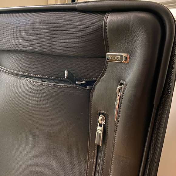 TUMI ALPHA SHORT TRIP DUAL ACCESS SUITCASE - Picture 7 of 15